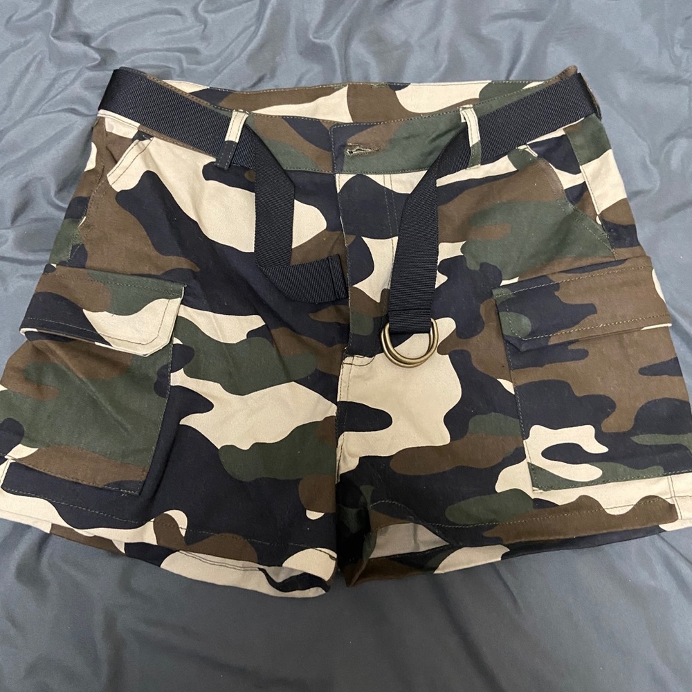 Cargo camouflage shorts